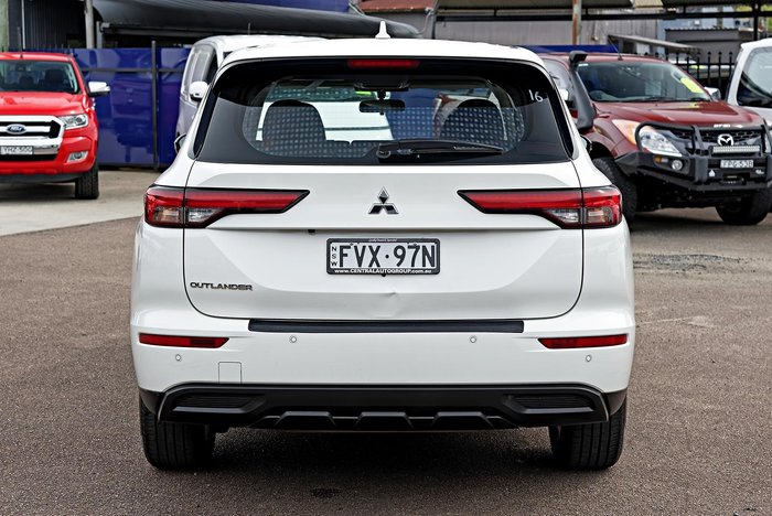 2023 Mitsubishi Outlander ES
