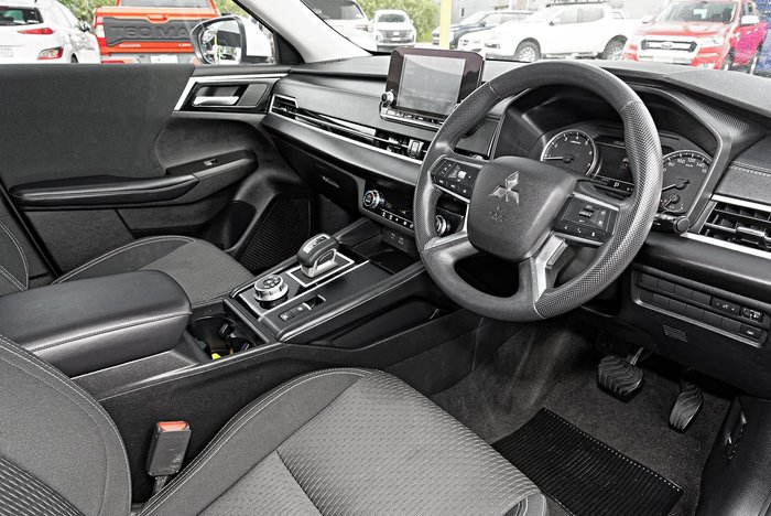 2023 Mitsubishi Outlander ES
