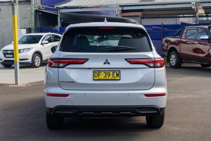 2022 Mitsubishi Outlander ES