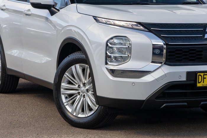 2022 Mitsubishi Outlander ES