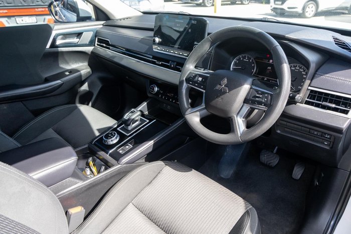 2022 Mitsubishi Outlander ES