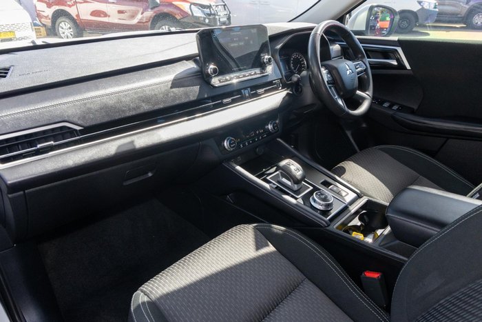 2022 Mitsubishi Outlander ES