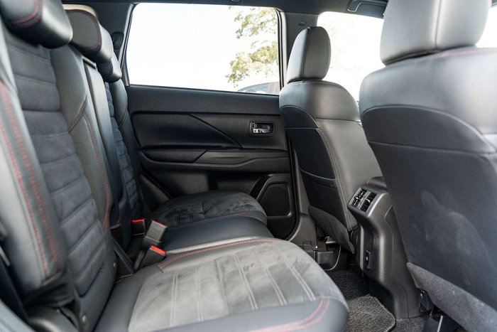 2020 Mitsubishi Outlander Black Edition