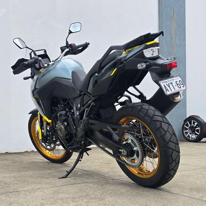 2024 Suzuki V-Strom 800DE V-Strom Green