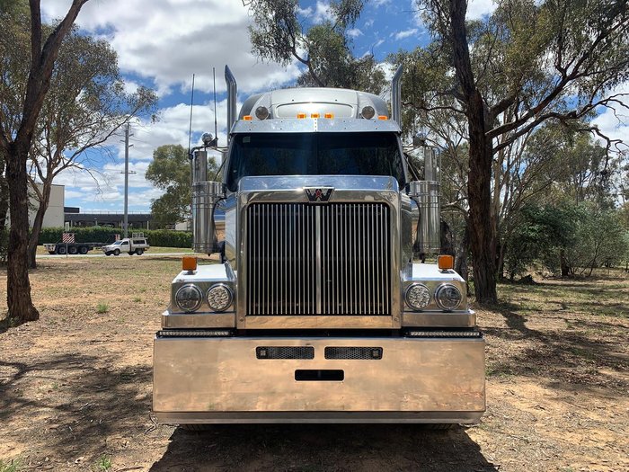 2018 Western Star 4800 Series 4800 FXB Silver
