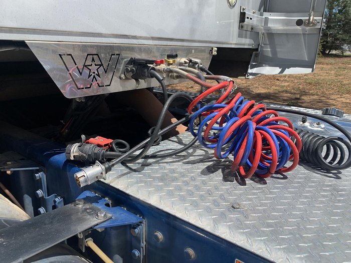 2018 Western Star 4800 Series 4800 FXB Silver