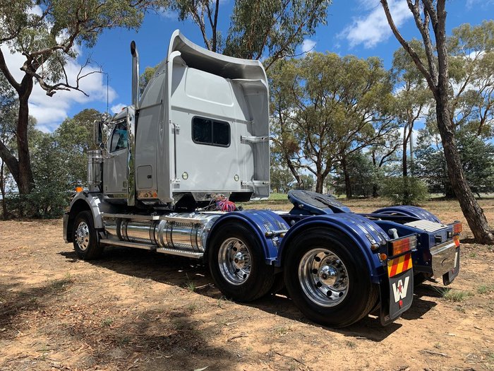 2018 Western Star 4800 Series 4800 FXB Silver