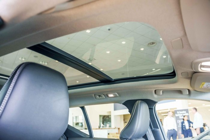 2022 Volvo XC40 Ultimate B5 Dark