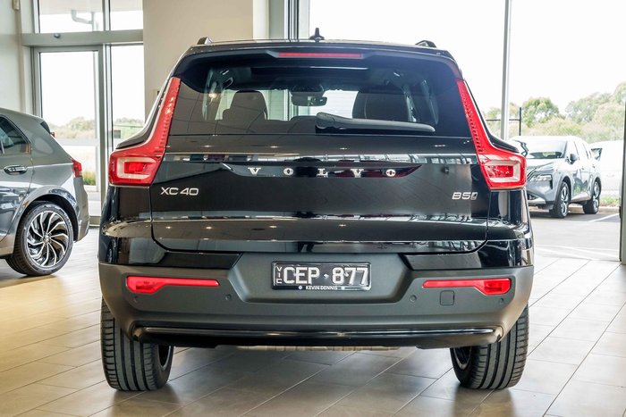 2022 Volvo XC40 Ultimate B5 Dark