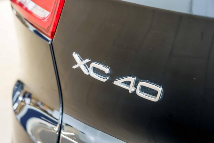 2022 Volvo XC40 Ultimate B5 Dark