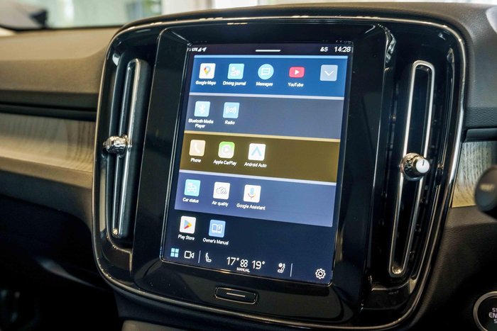 2022 Volvo XC40 Ultimate B5 Dark