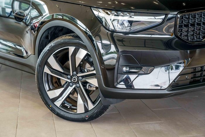 2022 Volvo XC40 Ultimate B5 Dark
