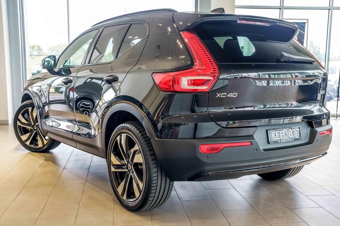 2022 Volvo XC40 Ultimate B5 Dark