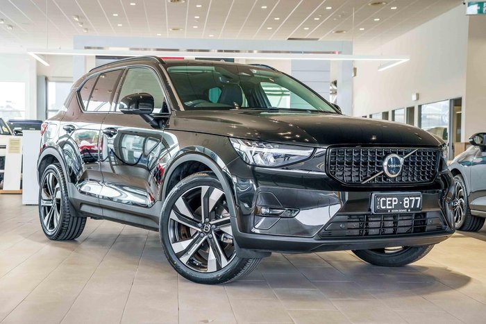 2022 Volvo XC40 Ultimate B5 Dark
