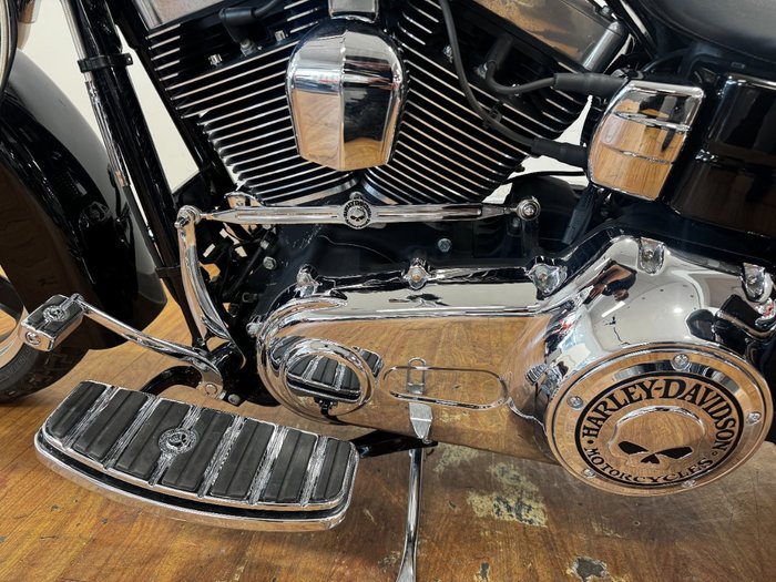 2014 Harley-Davidson FLD SWITCHBACK Black