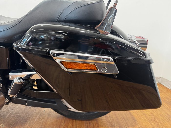 2014 Harley-Davidson FLD SWITCHBACK Black