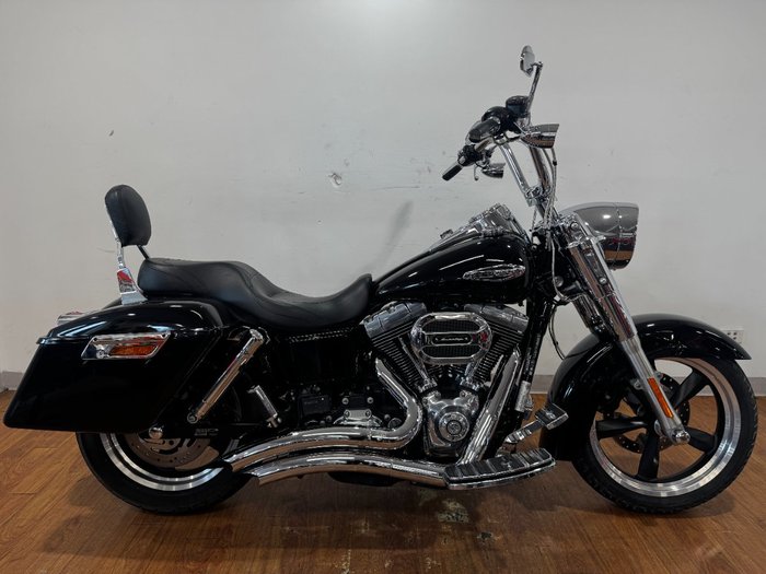 2014 Harley-Davidson FLD SWITCHBACK Black