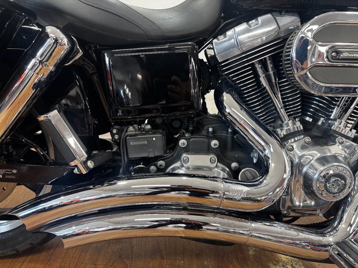 2014 Harley-Davidson FLD SWITCHBACK Black