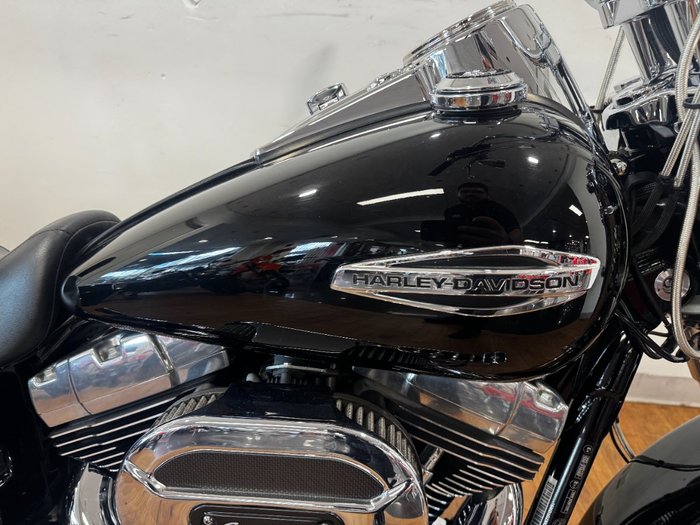 2014 Harley-Davidson FLD SWITCHBACK Black