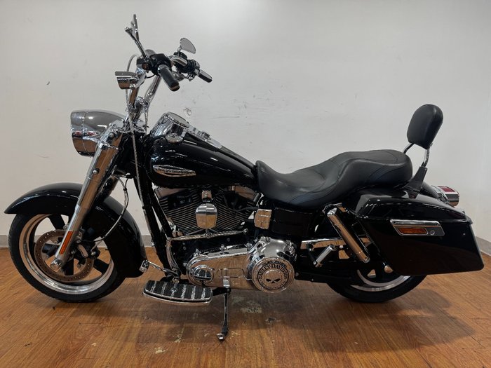 2014 Harley-Davidson FLD SWITCHBACK Black