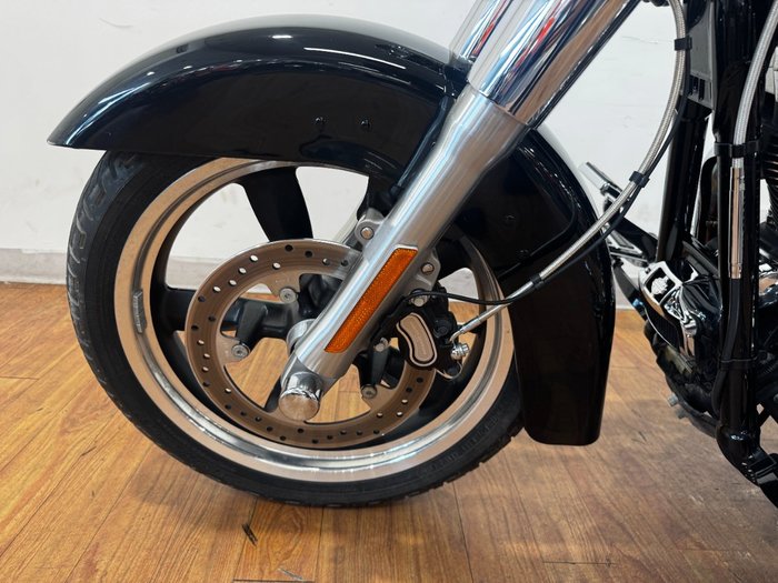 2014 Harley-Davidson FLD SWITCHBACK Black