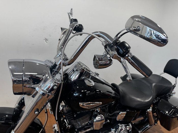 2014 Harley-Davidson FLD SWITCHBACK Black