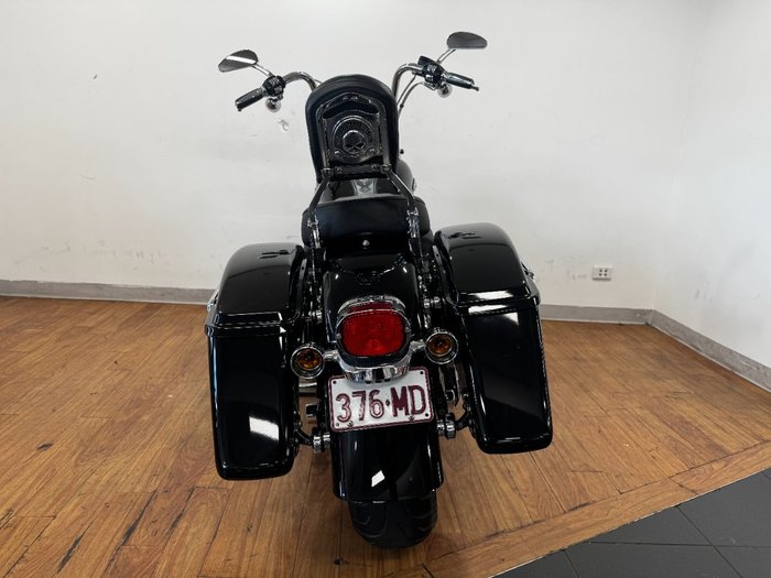 2014 Harley-Davidson FLD SWITCHBACK Black