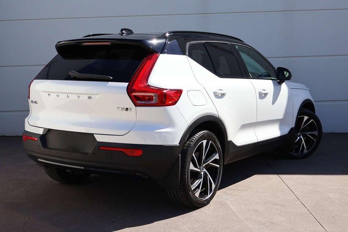 2022 Volvo XC40 T5 R-Design