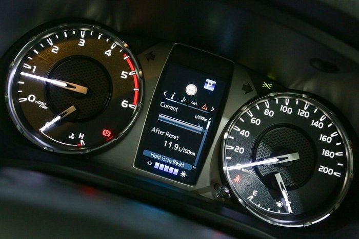 2025 Toyota Hilux SR