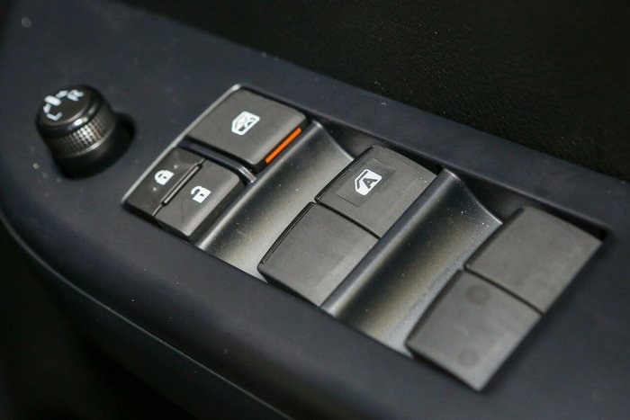 2025 Toyota Hilux SR