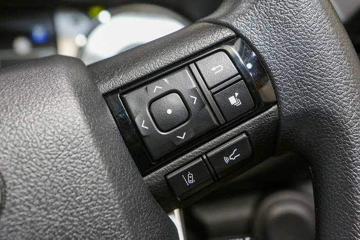2025 Toyota Hilux SR