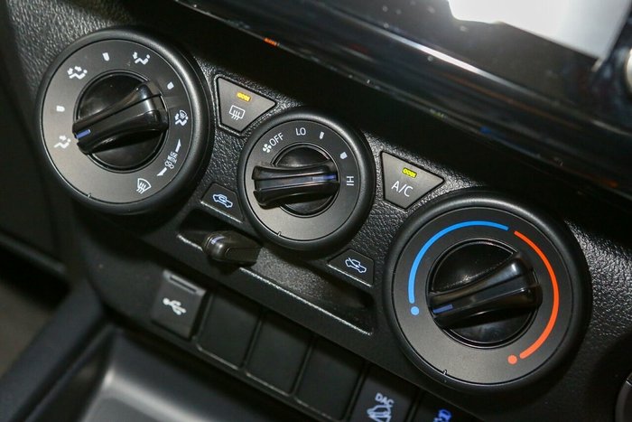 2025 Toyota Hilux SR