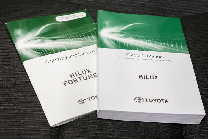 2025 Toyota Hilux SR
