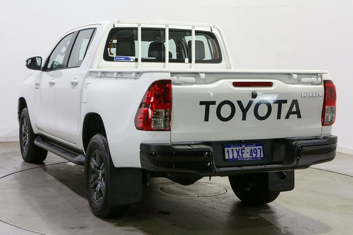 2025 Toyota Hilux SR