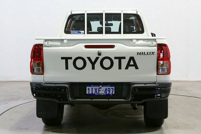 2025 Toyota Hilux SR