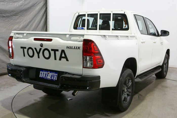 2025 Toyota Hilux SR