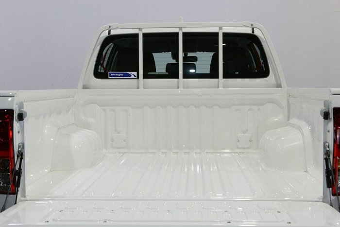 2025 Toyota Hilux SR