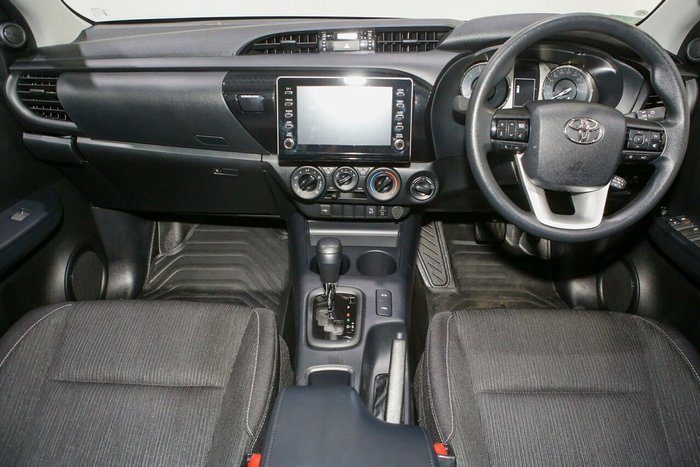 2025 Toyota Hilux SR