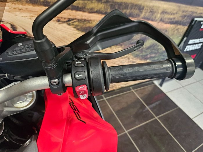 2020 BMW F 900 XR RED