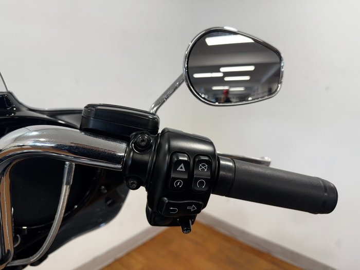 2019 Harley-Davidson FLHTK ULTRA LIMITED (TT) SILVER