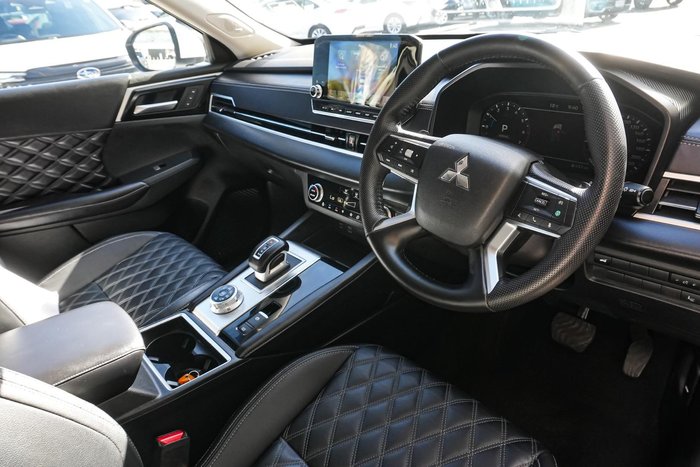 2023 Mitsubishi Outlander Exceed