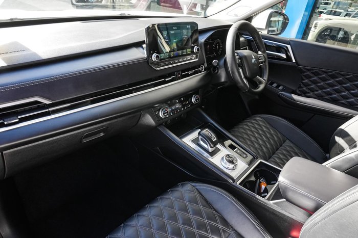 2023 Mitsubishi Outlander Exceed