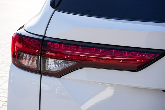 2023 Mitsubishi Outlander Exceed