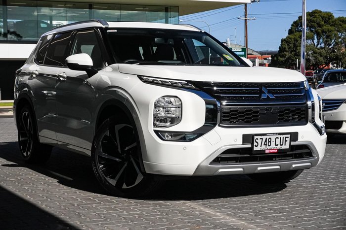 2023 Mitsubishi Outlander Exceed