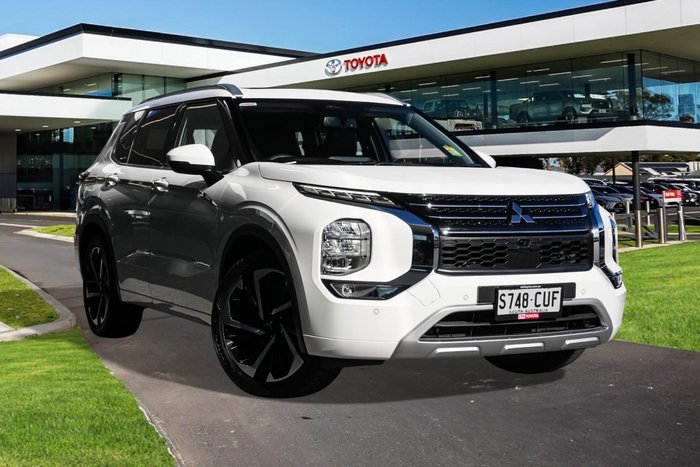 2023 Mitsubishi Outlander Exceed