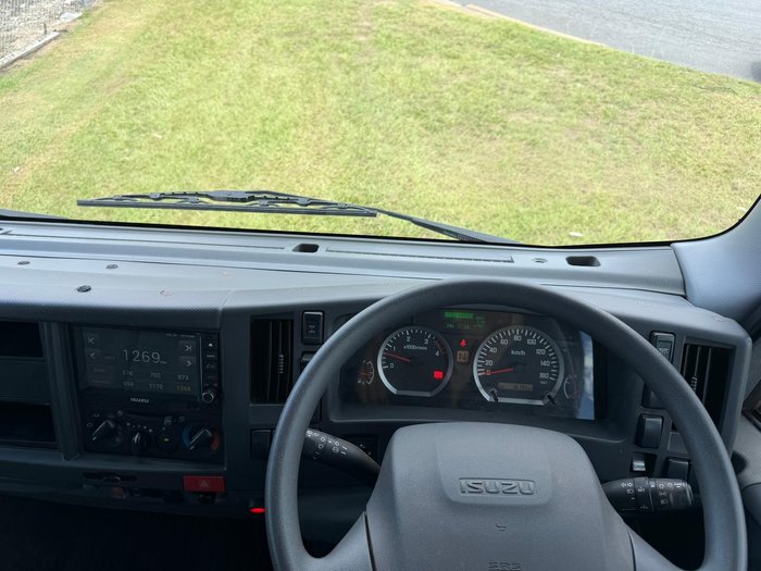 2020 Isuzu Nps Atw White