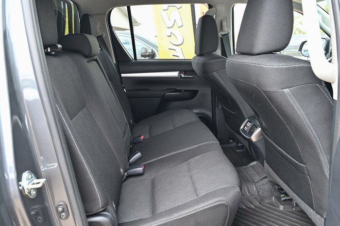 2020 Toyota Hilux SR5