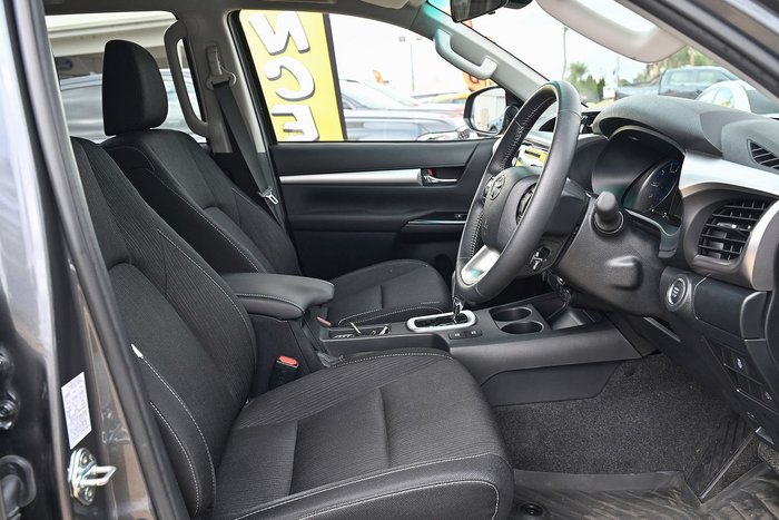 2020 Toyota Hilux SR5