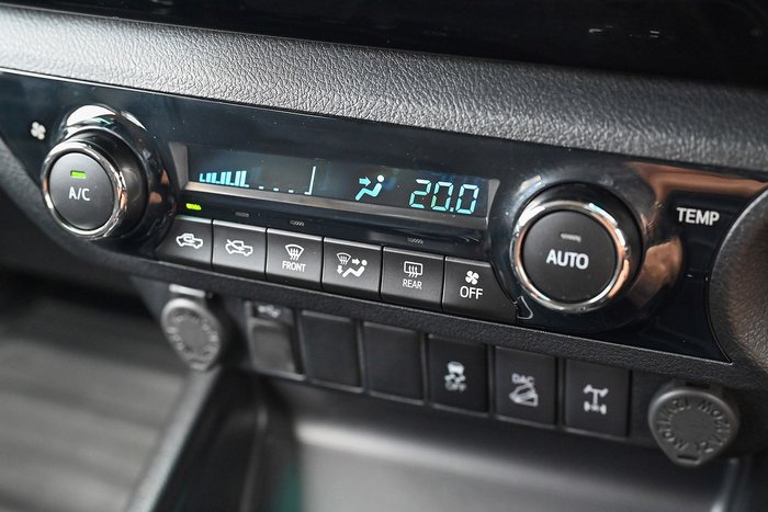 2020 Toyota Hilux SR5