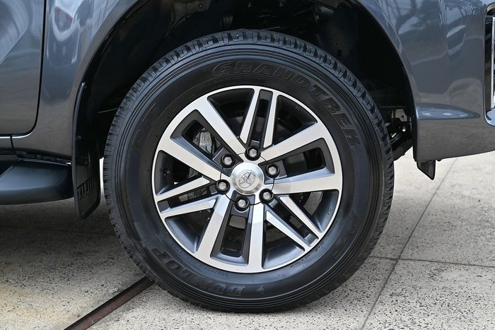 2020 Toyota Hilux SR5